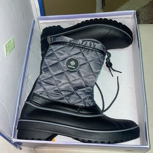 Thinsulate grey winter boots water proof woman size 9 NWT